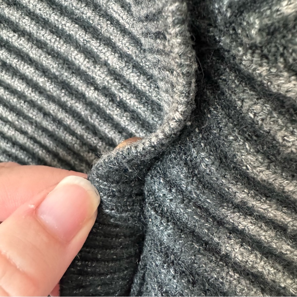 Emory Park Grey Chunky Knit Asymmetrical Ribbed Skirt Size Medium Fall Winter - Picture 7 of 12